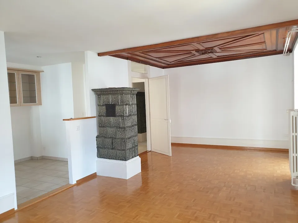 Appartamento di 3.5 locali con balcone e veranda nel centro di Fleurier