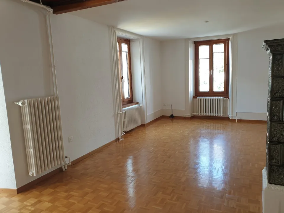 Appartamento di 3.5 locali con balcone e veranda nel centro di Fleurier