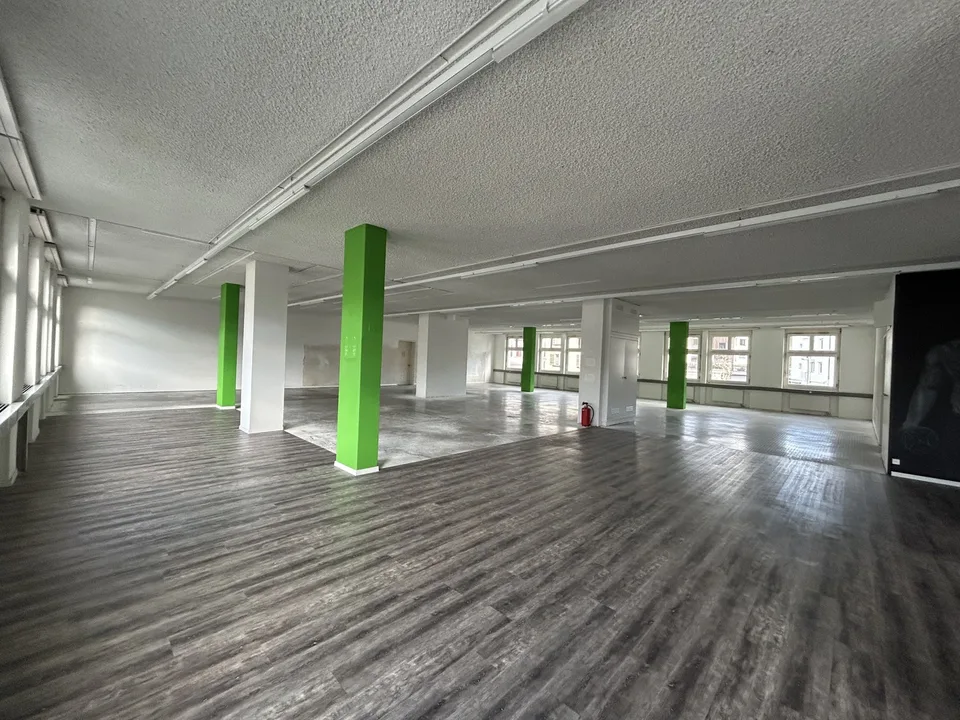 Spazio flessibile per ufficio o studio in posizione centrale a Rüti ZH!