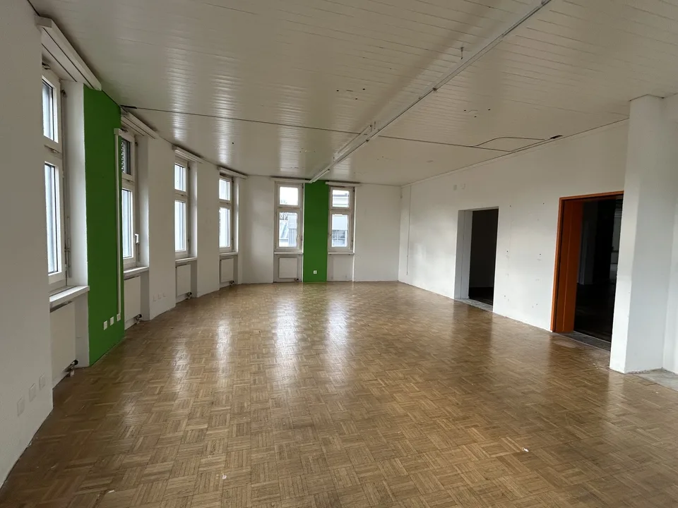 Spazio flessibile per ufficio o studio in posizione centrale a Rüti ZH!