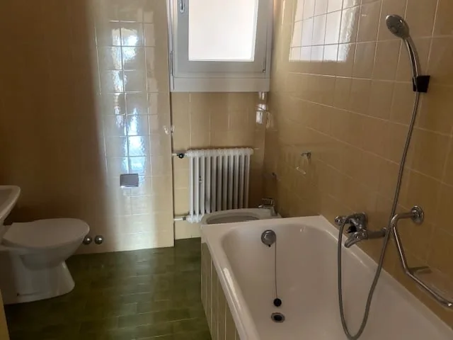 Modern two-room apartment with balcony in Massagno – photo 8 of 9