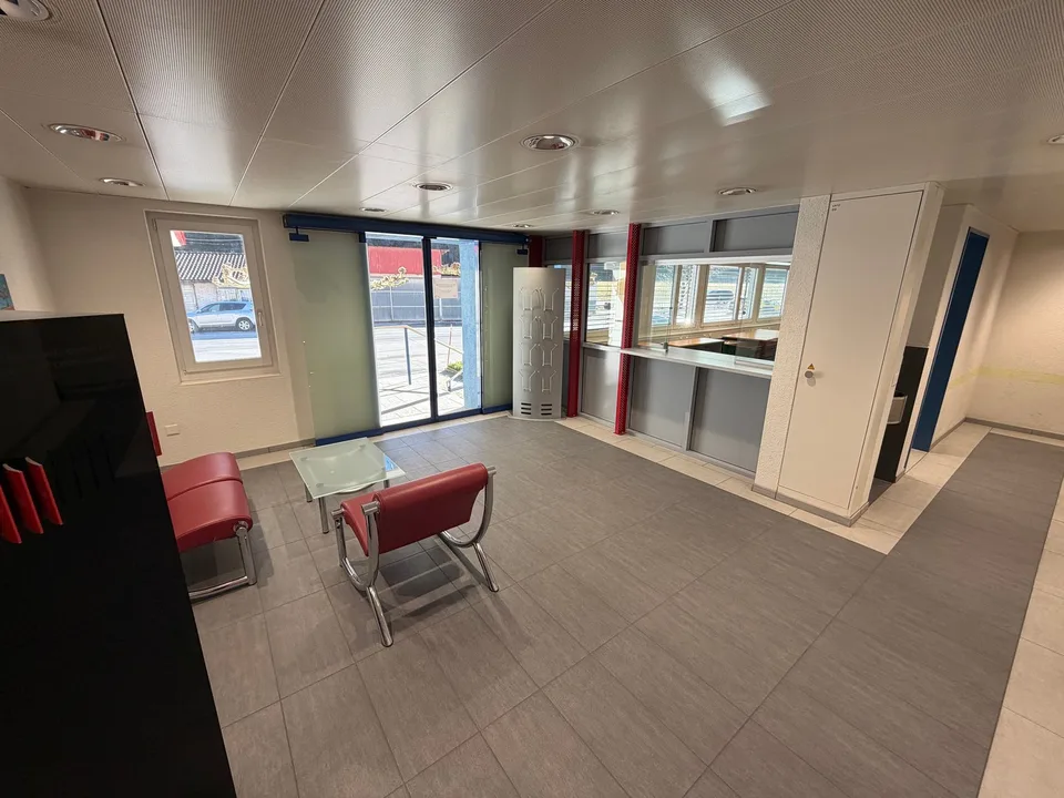 Étage de bureau au haut rez-de-chaussée - Schwärzistrasse 4, 8752 Näfels