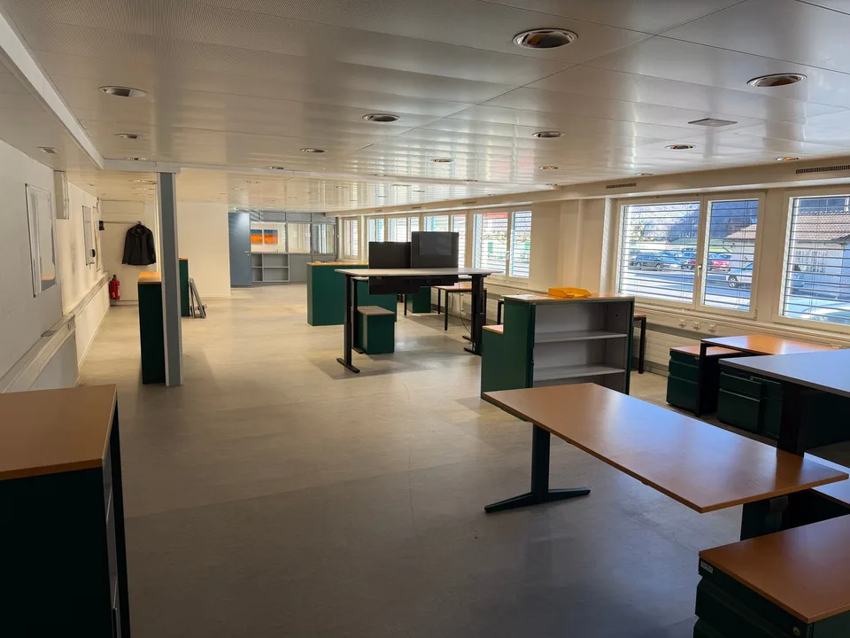 Étage de bureau au haut rez-de-chaussée - Schwärzistrasse 4, 8752 Näfels