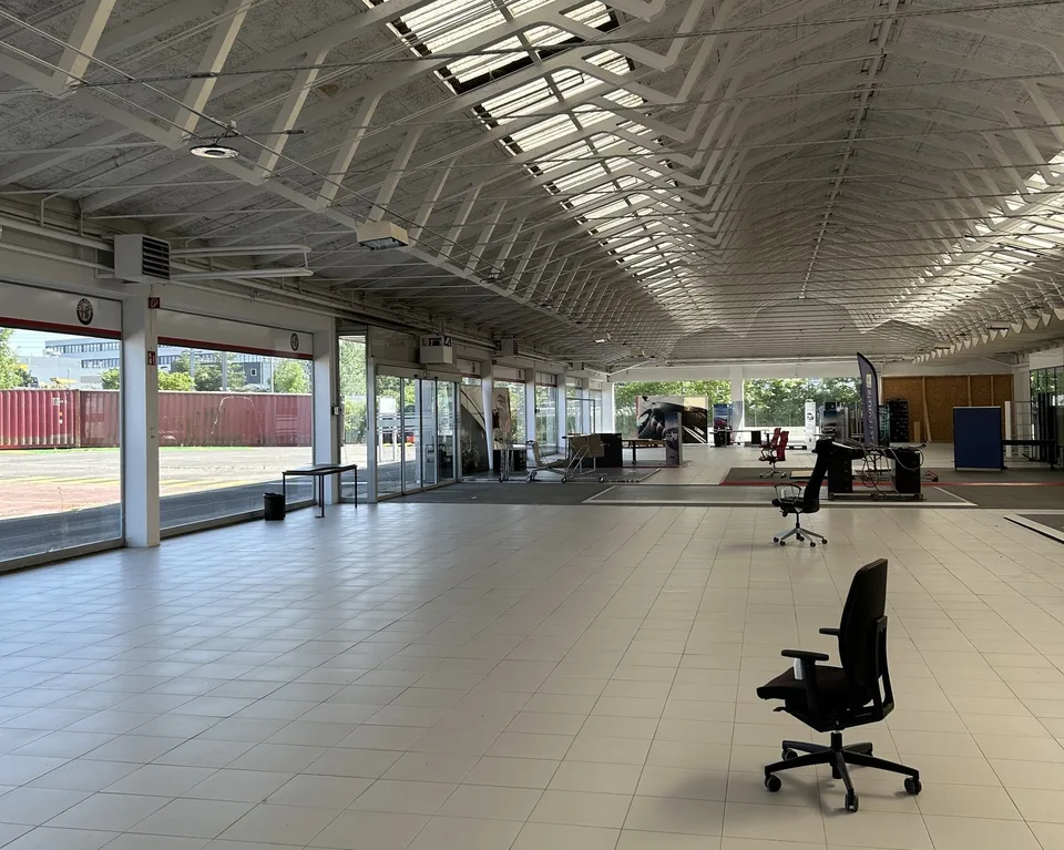 Superficie industriale in affitto - Meyrin - Da 600 m2 - Piano terra