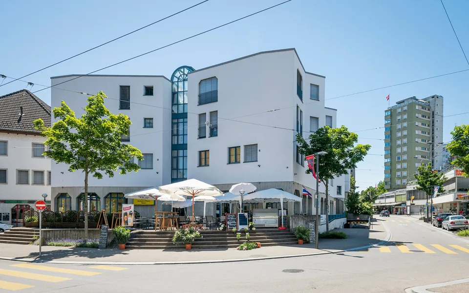 Einstellhallenplatz im Zentrum von Neuhausen