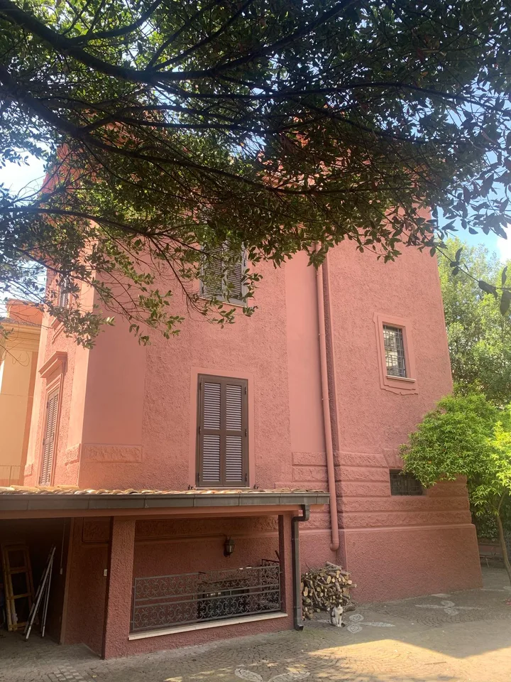 Villa di lusso ristrutturata con giardino nel cuore di Roma