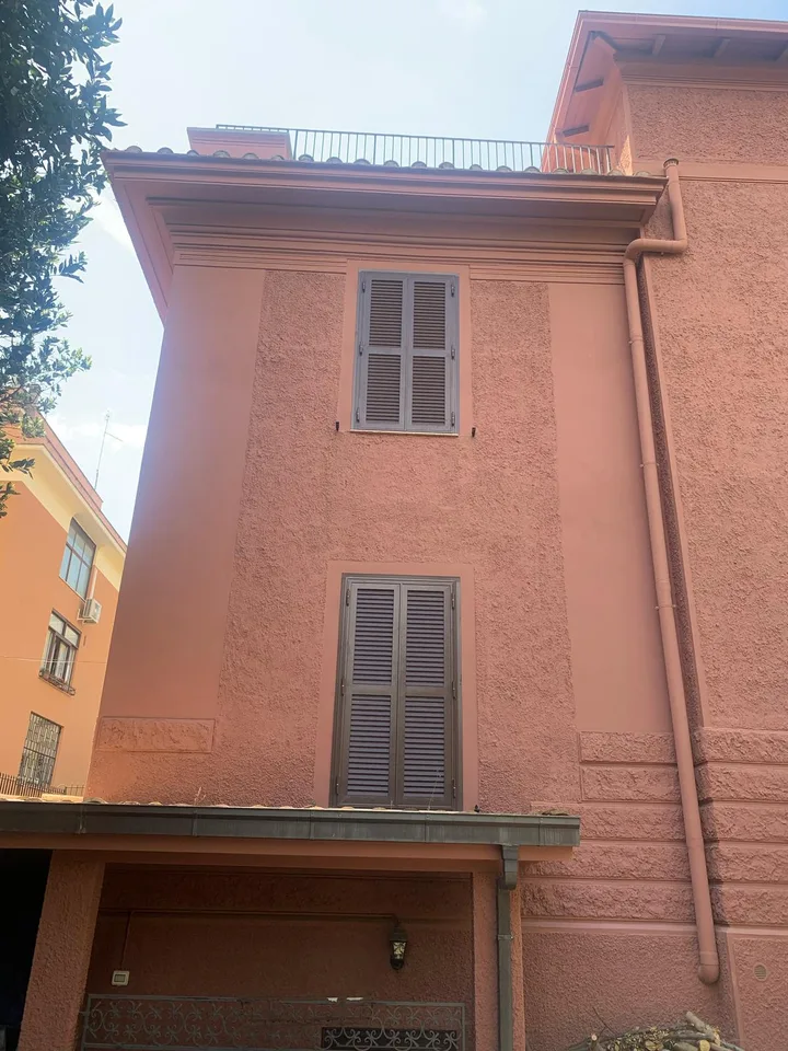 Villa di lusso ristrutturata con giardino nel cuore di Roma