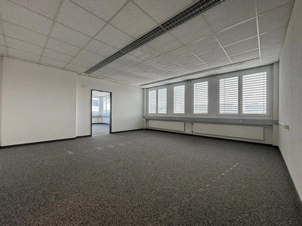 Your new office space in a good transport location – photo 6 of 12