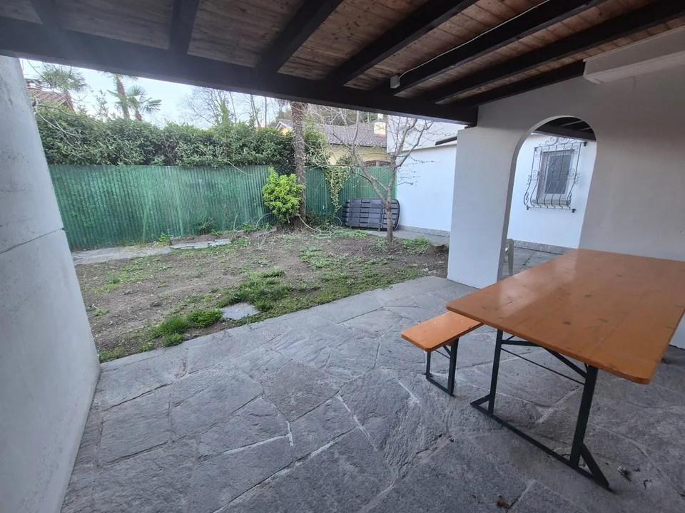 Lokale Hobby-/Laboratorium mit Garten in Losone – sofort verfügbar