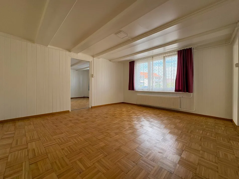 Gemütliche 3.5 Zimmerwohnung im Erdgeschoss mit grosser Küche