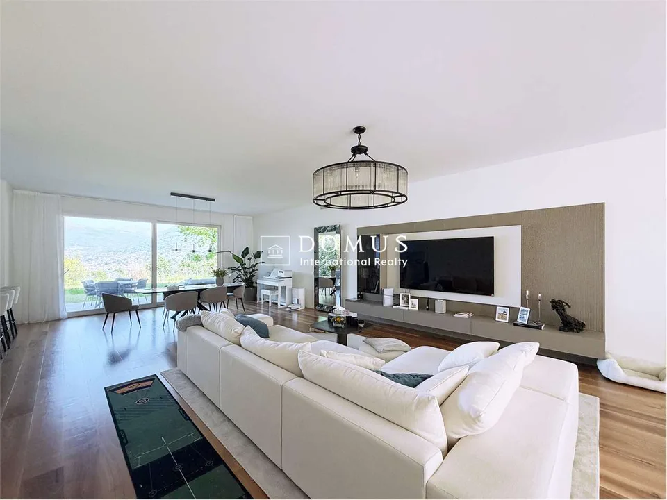 Prestigioso appartamento di lusso con vista lago