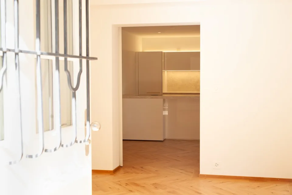 Erstvermietung: Repräsentative 3 ½-Zimmerwohnung mit eigenem Garten in historischer Zürichbergvilla