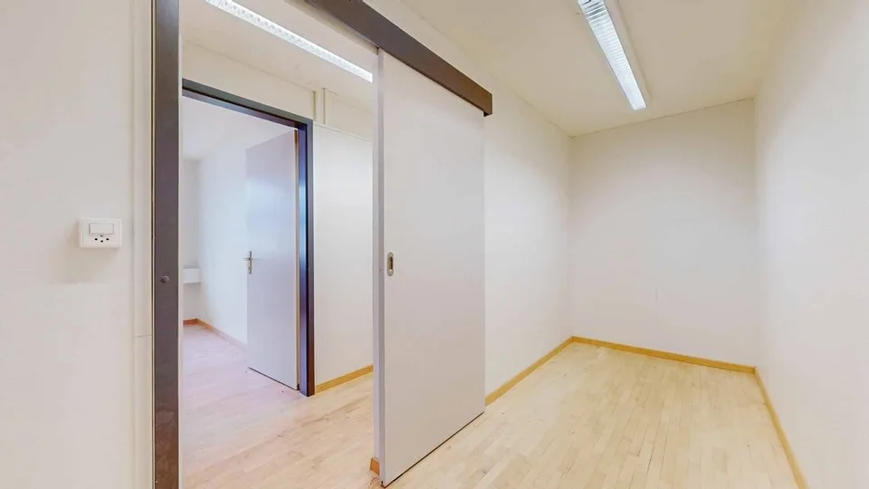 Ihr neues Büro nahe dem Bahnhof