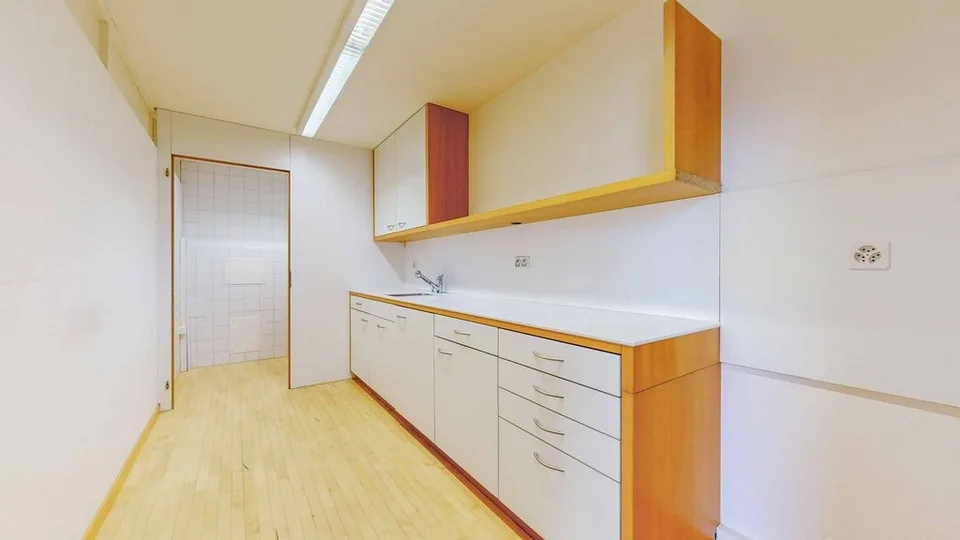 Ihr neues Büro nahe dem Bahnhof