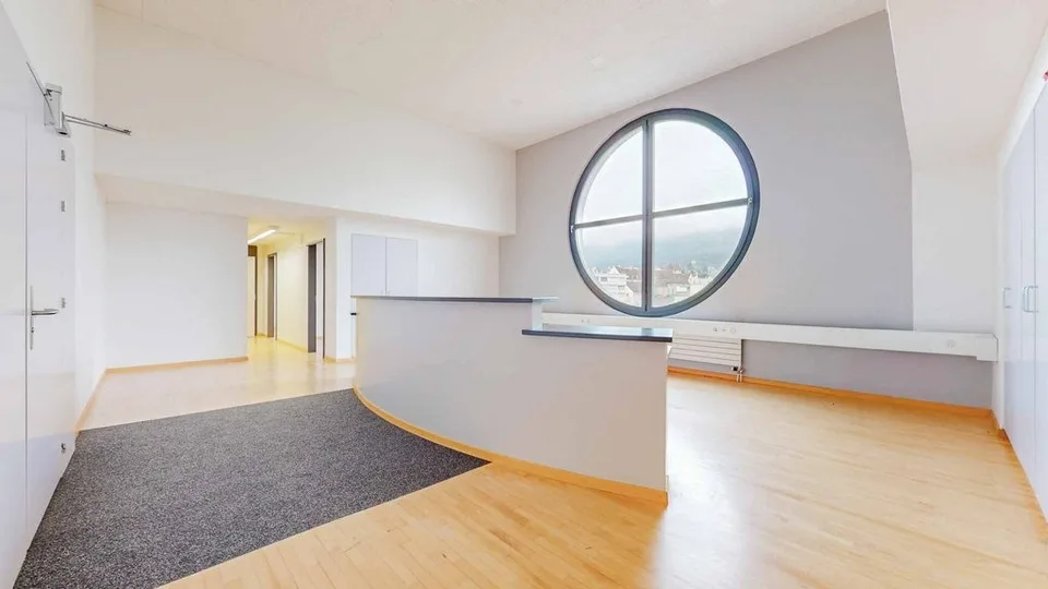 Ihr neues Büro nahe dem Bahnhof