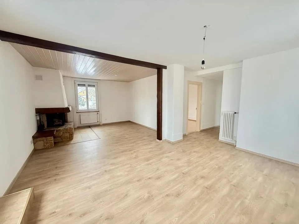 Charmant 3.5 pièces lumineux avec grande terrasse à Tramelan