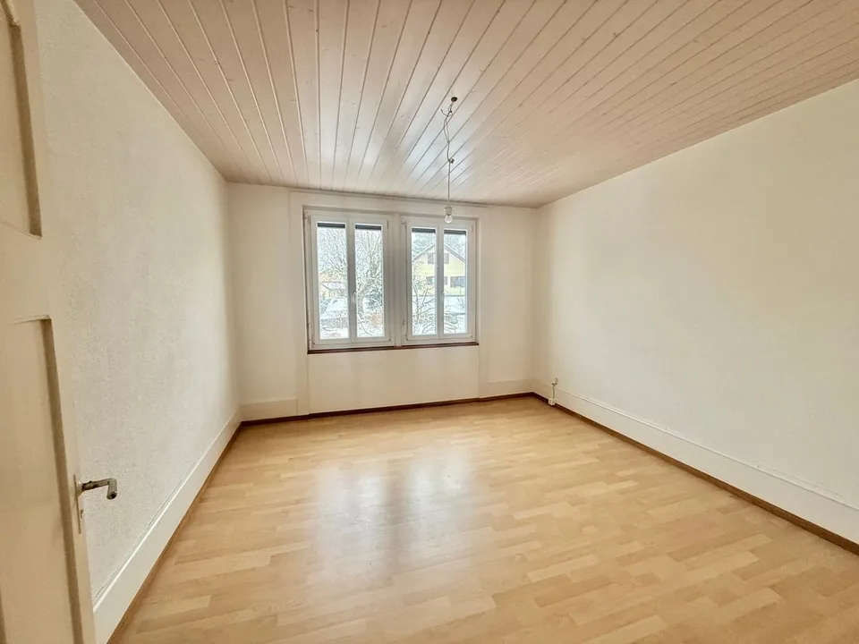 Charmante, helle 3.5-Zimmer-Wohnung mit großer Terrasse in Tramelan