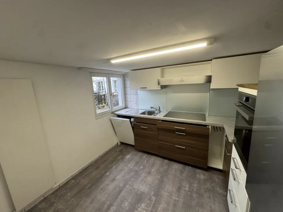 3 Room Old Building Apartment