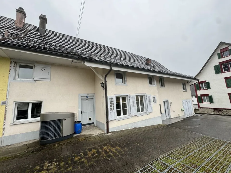 3 Room Old Building Apartment