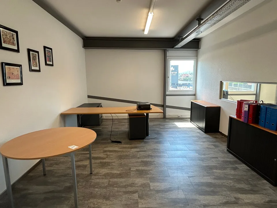 Bureau moderne au 1er étage dans un emplacement central à Wangen b. Olten – disponible immédiatement