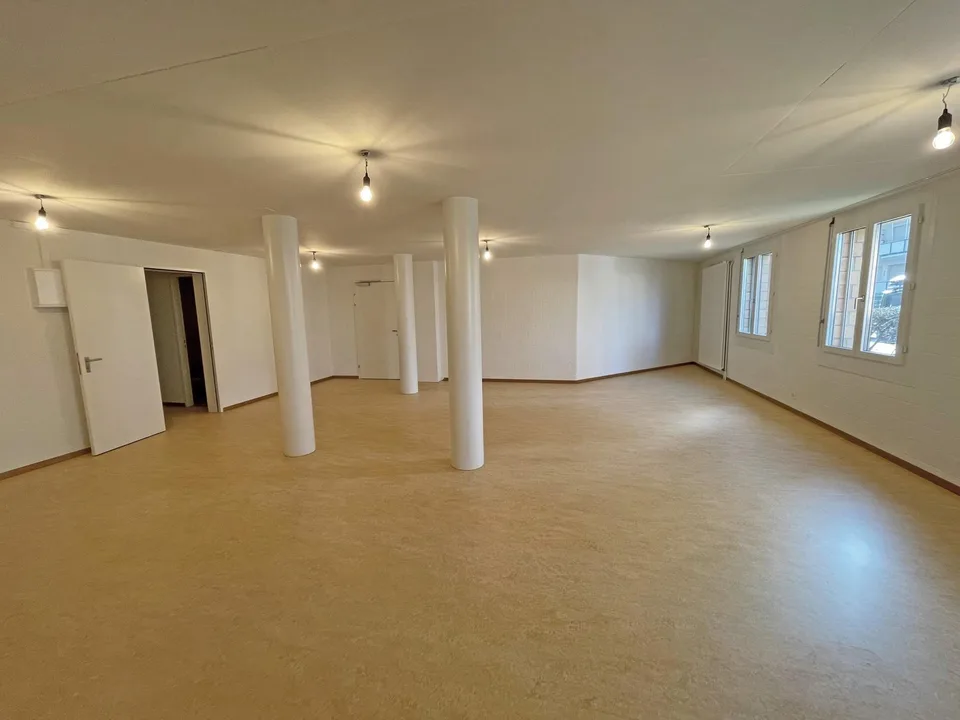 Moderner Gewerbe-/Hobby-/Büroraum mit Tageslicht Nähe Dreiländereck