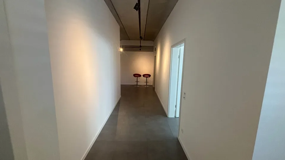 MEZZOVICO - ufficio nuovo, luminoso e divisibile