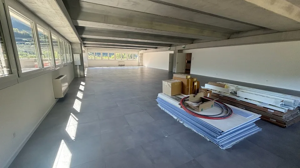 MEZZOVICO - ufficio nuovo, luminoso e divisibile – foto 11 di 16