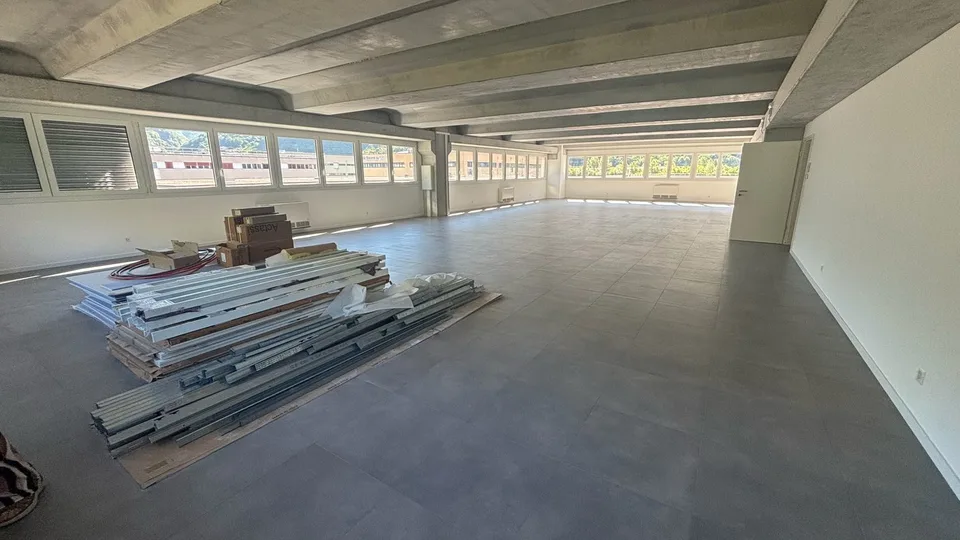 MEZZOVICO - ufficio nuovo, luminoso e divisibile – foto 10 di 16