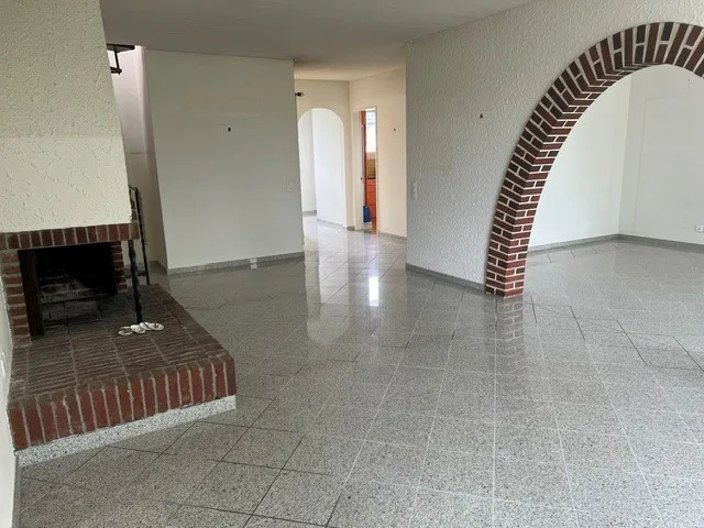 Appartement lumineux 3 pièces avec grande terrasse sur le toit à Zürich-Oerlikon