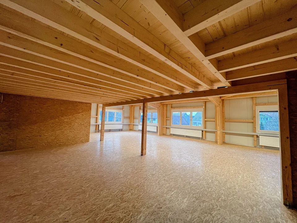 Moderner Gewerbe- Büroraum im Obergeschoss 310 m2 in Schlatt TG