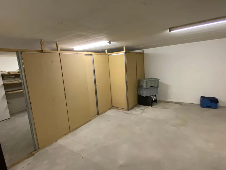 Magazzini di varie dimensioni in affitto vicino alla stazione