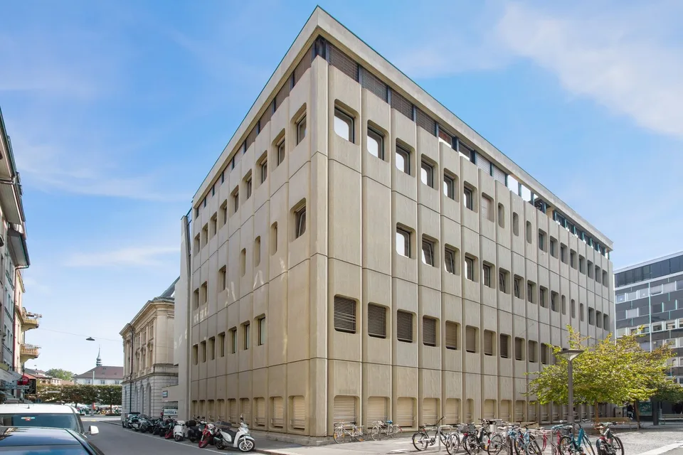 Surface commerciales et administratives au centre-ville