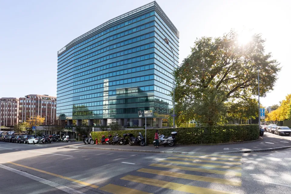 Bureau privé pour 3 à Regus Nations
