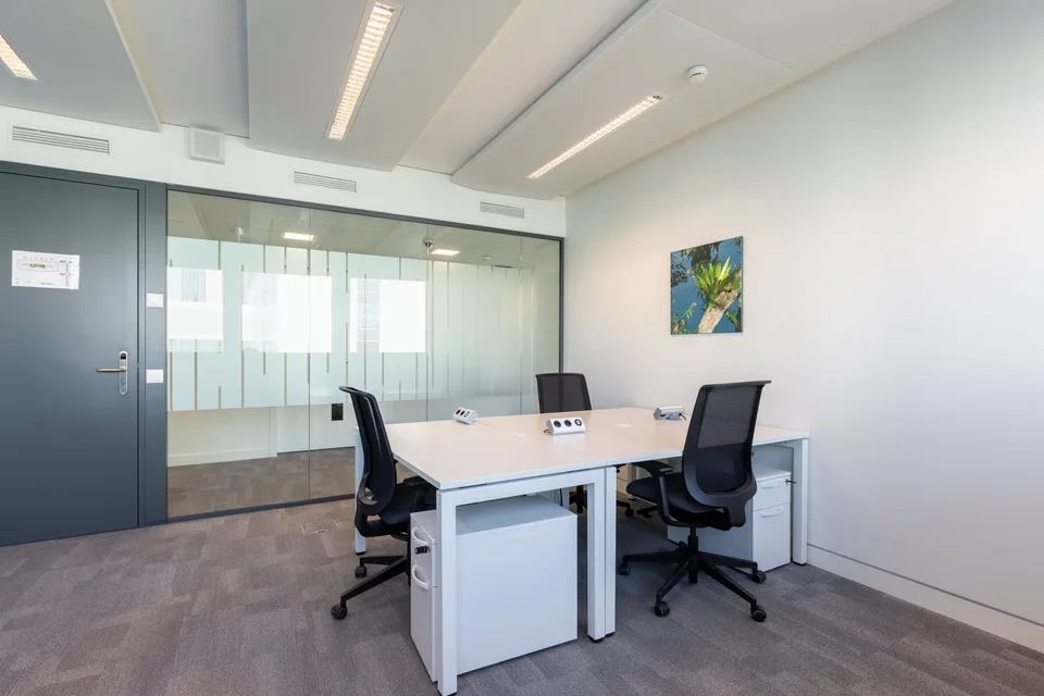 Bureau privé pour 3 à Regus Nations