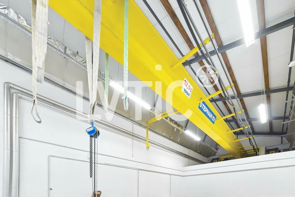 Capannone industriale e uffici di 3000 m2 divisibili in affitto ad Avenches – foto 6 di 8