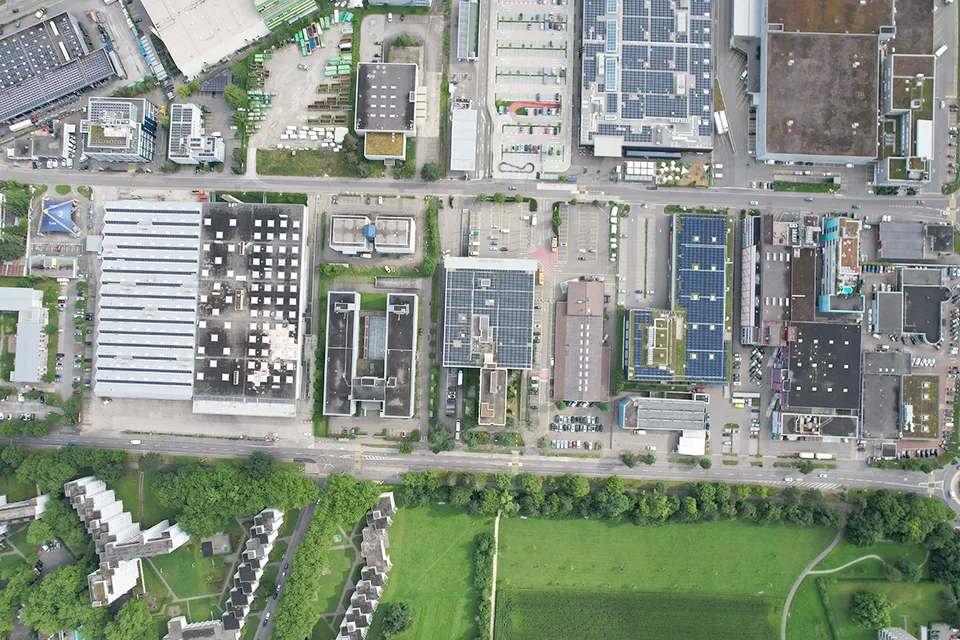 Spazio ufficio/commerciale moderno esteso sull'asse principale di Winterthur