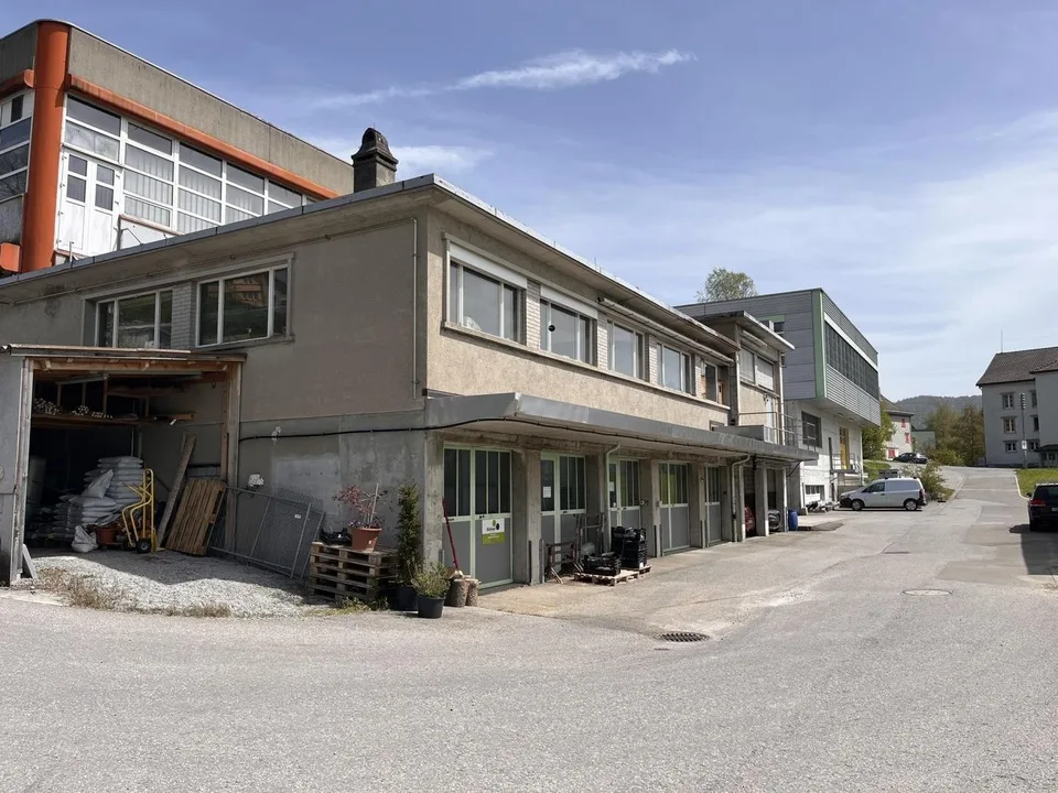 Attractive commercial/industrial spaces for rent