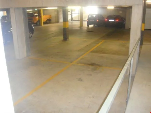 Posto auto in garage sotterraneo vicino alla stazione