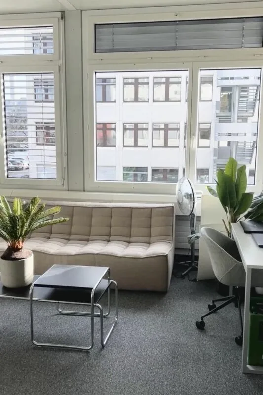 Büro mit Mitbenutzung von Küche & Sitzungszimmer in Volketswil