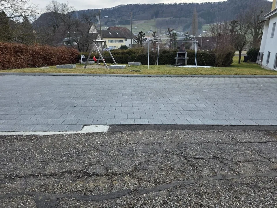 6 outdoor parking spaces, new and even