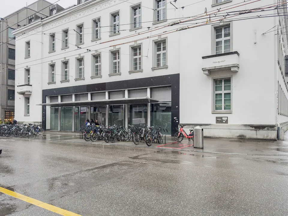 Representative retail and office space directly at Winterthur train station