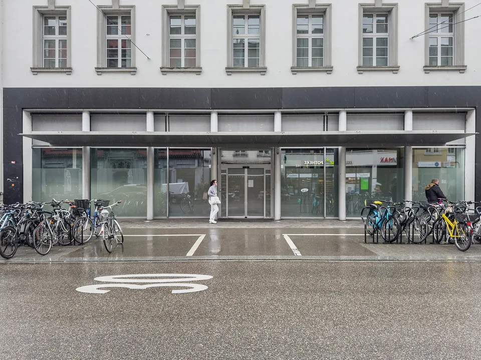 Representative retail and office space directly at Winterthur train station
