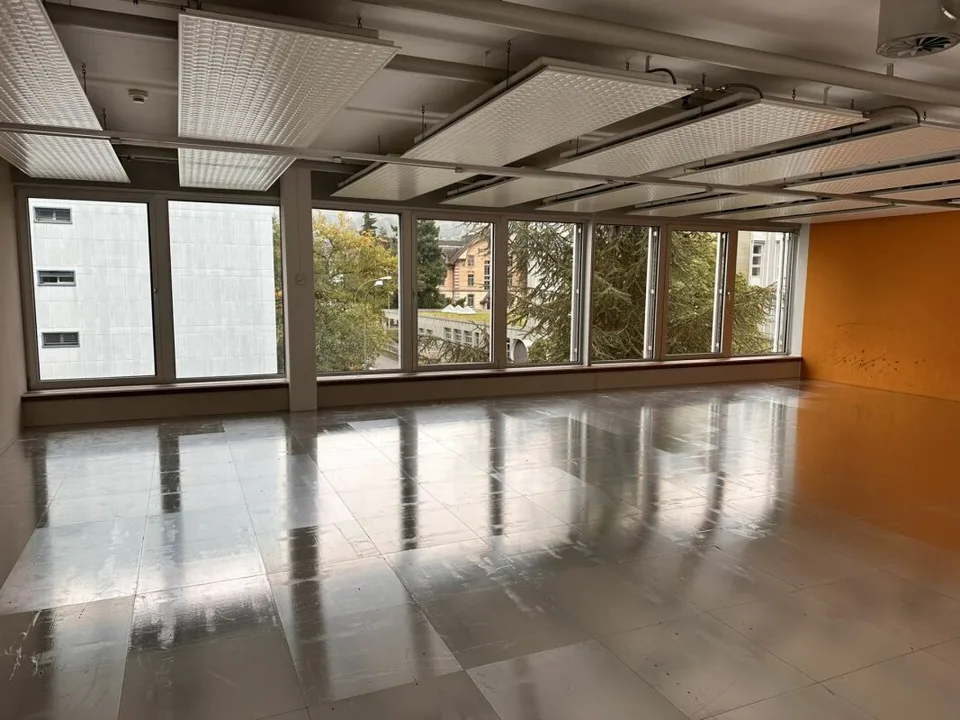 Espaces commerciaux dans un emplacement idéal – photo 8 sur 13