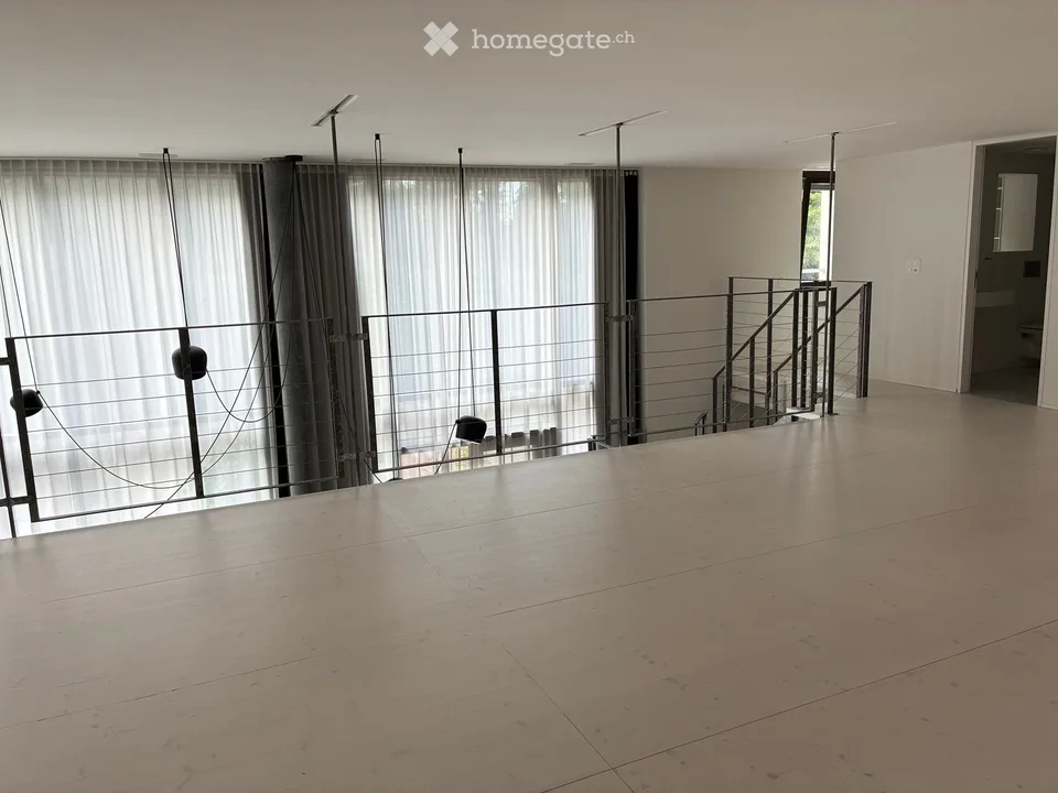 Loft ufficio o studio inondato di luce con galleria - polivalente