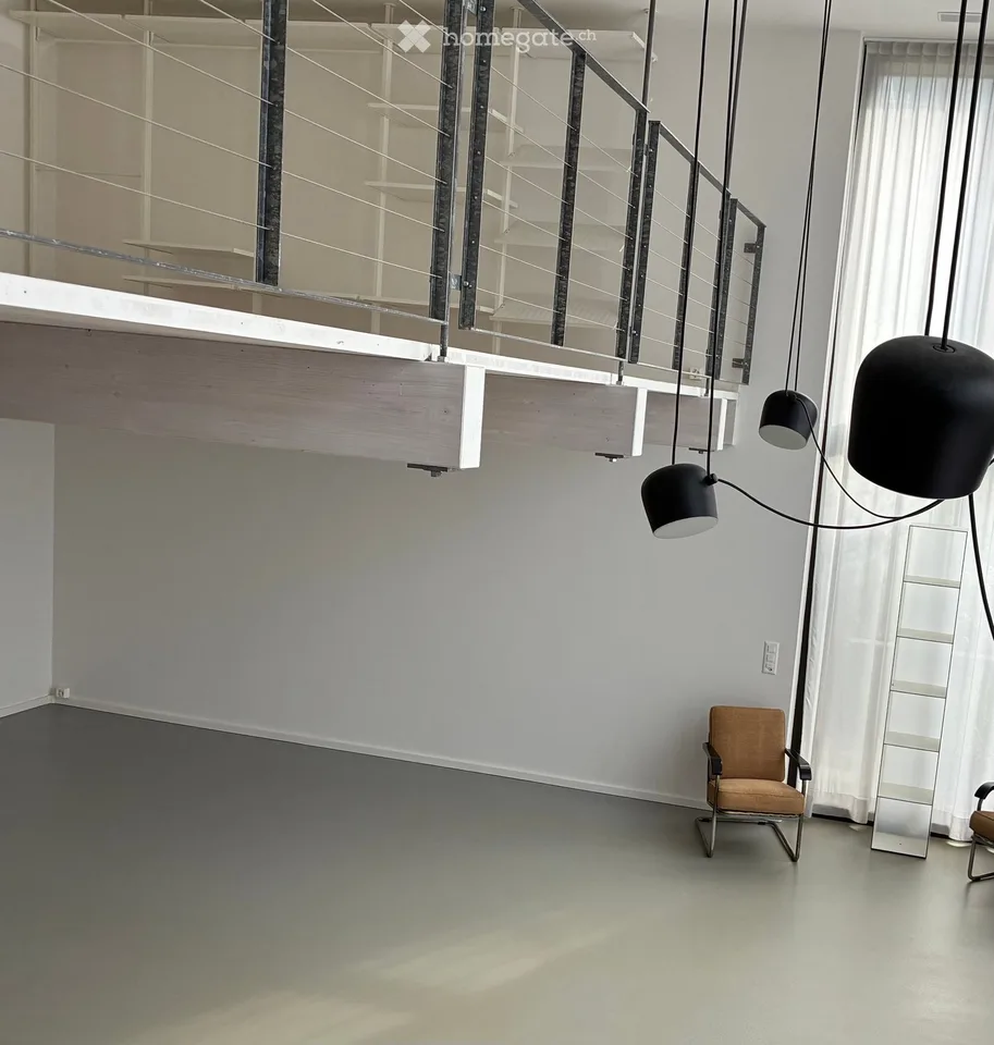 Loft ufficio o studio inondato di luce con galleria - polivalente