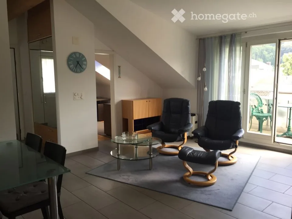 Arredato: appartamento di 3 camere in una posizione centrale a Freienbach SZ con una bella vista sul verde