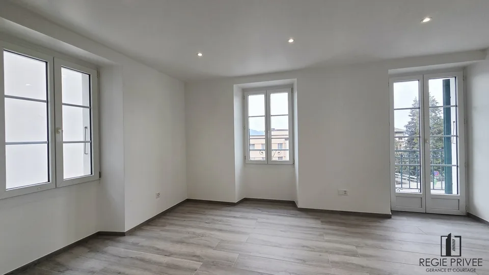 Superbo appartamento ristrutturato con balcone