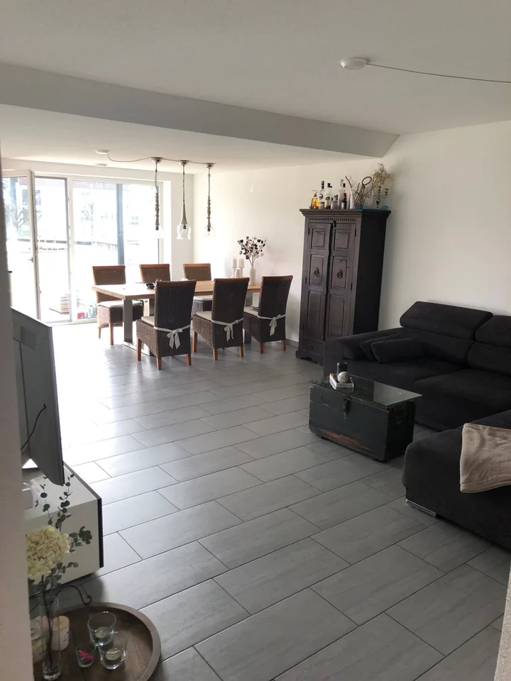Appartamento giardino moderno 3.5 locali in affitto nel centro di Eiken