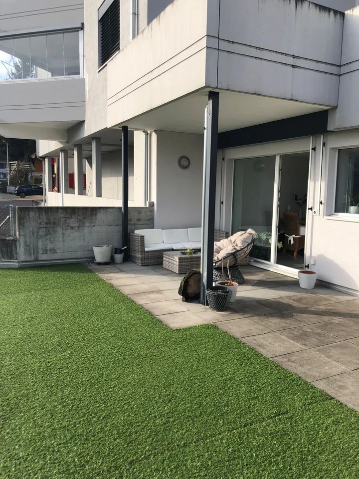 Appartamento giardino moderno 3.5 locali in affitto nel centro di Eiken