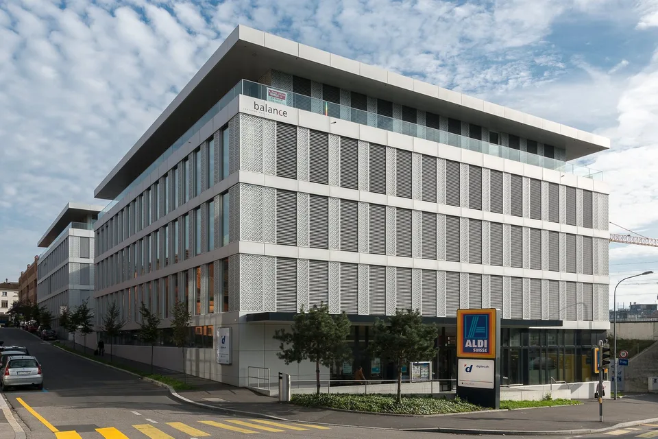 Installa la tua azienda nel cuore di Malley! – foto 7 di 7